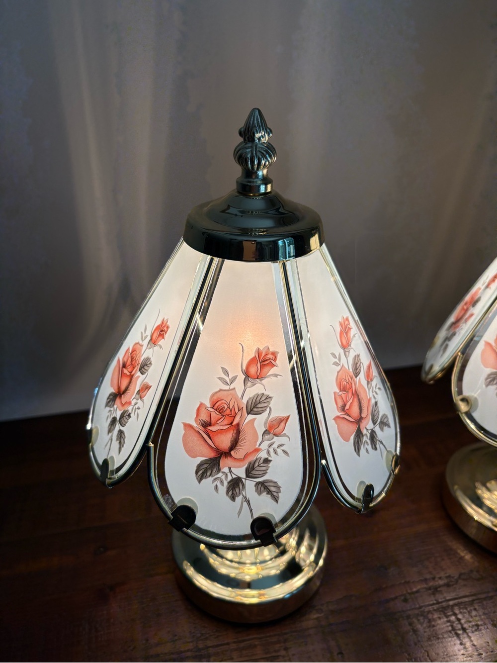 Pair Of Vintage Rose Floral Lamps 1980’s - Picture 3 of 7